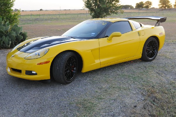 kingsnake racing c6.k after installation of CF wing, CF hood and ZR1 replic