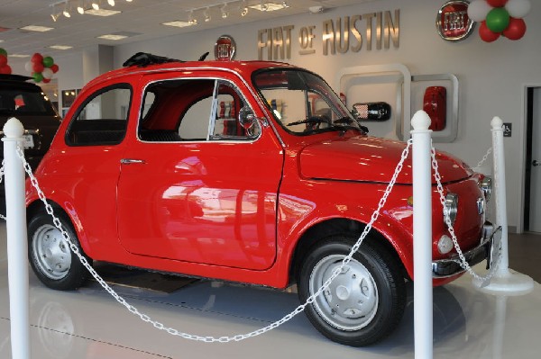 Fiat 500 - Dealership walkthru - 06/27/11 Austin Fiat - Austin Texas