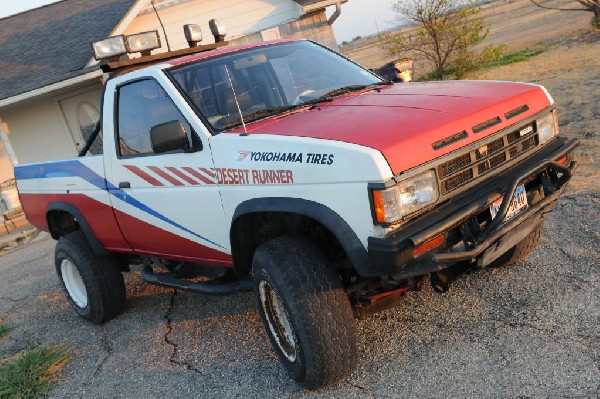 1988 Nissan hardbody desert runner