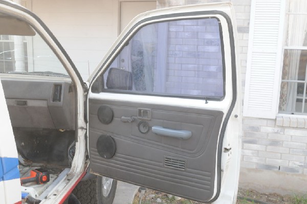 JeffBs 1988 Nissan Desert Runner 4x4 Hardbody Restoration Project - photo b