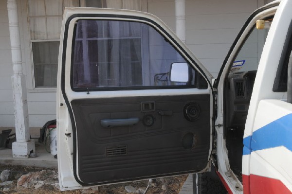 JeffBs 1988 Nissan Desert Runner 4x4 Hardbody Restoration Project - photo b