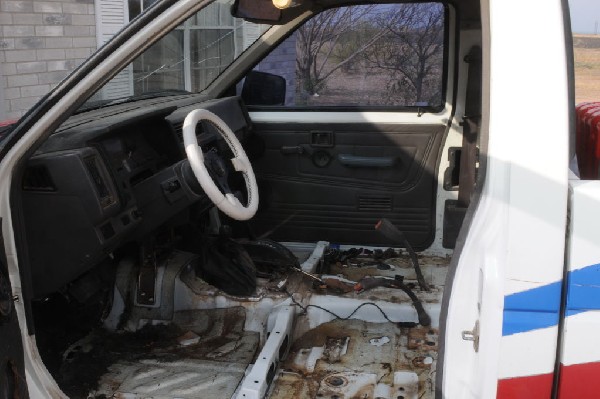 JeffBs 1988 Nissan Desert Runner 4x4 Hardbody Restoration Project - photo b